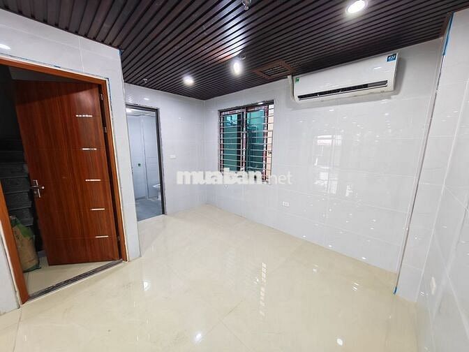 Cho thuê MBKD Thanh máy xịn xò, Mặt đường lớn