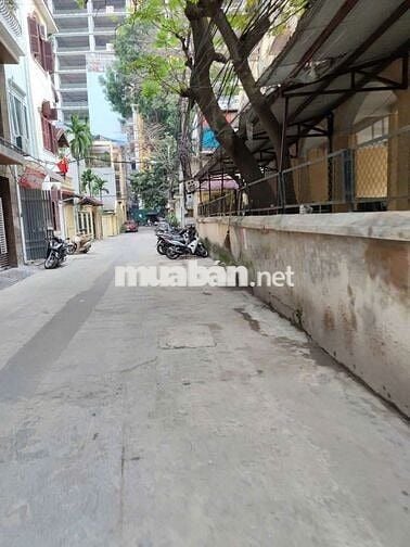 Cho thuê nhà Đường Láng 40m², 2,5 tầng, thông sàn, 2PN, 7 triệu/tháng