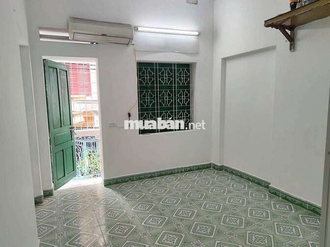 Cho thuê nhà Đường Láng 40m², 2,5 tầng, thông sàn, 2PN, 7 triệu/tháng