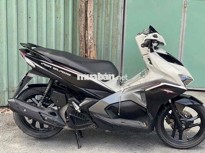Honda Airblade Robot Trắng, biển số thành phố