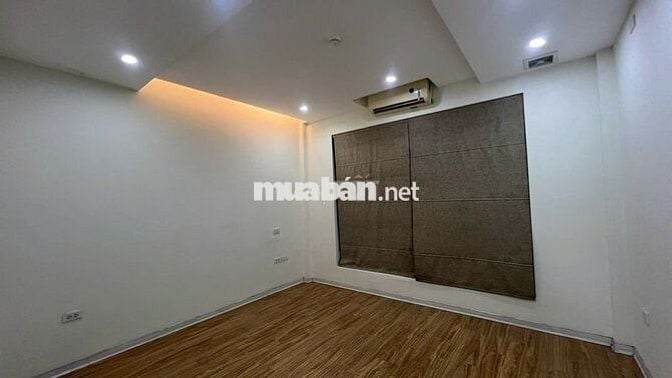Cho thuê nhà làm văn phòng (tầng 1: 60m2, tầng 2: 62m2) tại Thanh Liệt