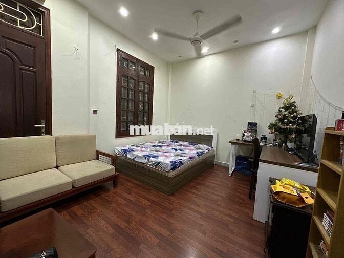 Chính chủ cho thuê nhà 18 m trong ngõ lương sở C