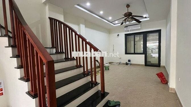 Cho thuê nhà làm văn phòng (tầng 1: 60m2, tầng 2: 62m2) tại Thanh Liệt