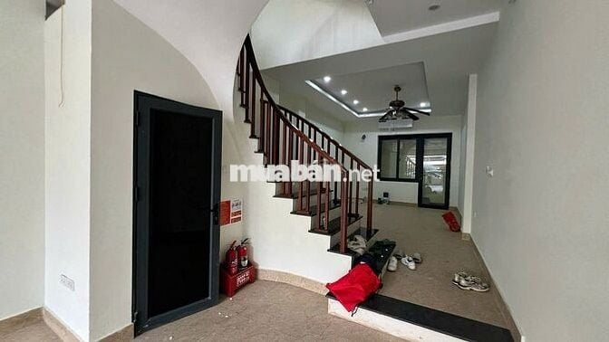 Cho thuê nhà làm văn phòng (tầng 1: 60m2, tầng 2: 62m2) tại Thanh Liệt