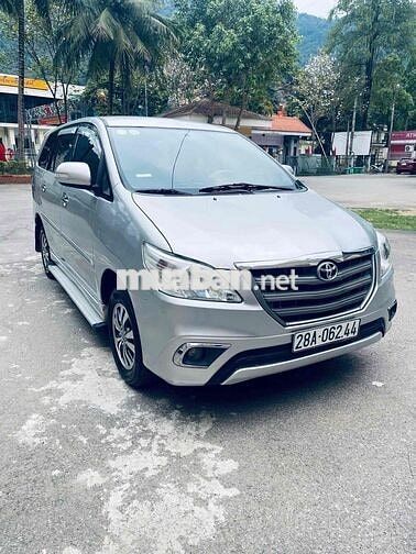 Toyota Innova 2.0E 2015 Số sàn Bạc