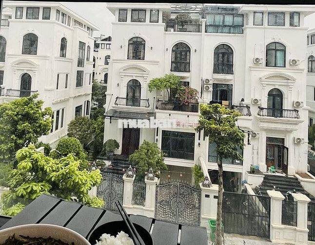 Phòng khép kín trong biệt thự Louis city Hoàng Mai