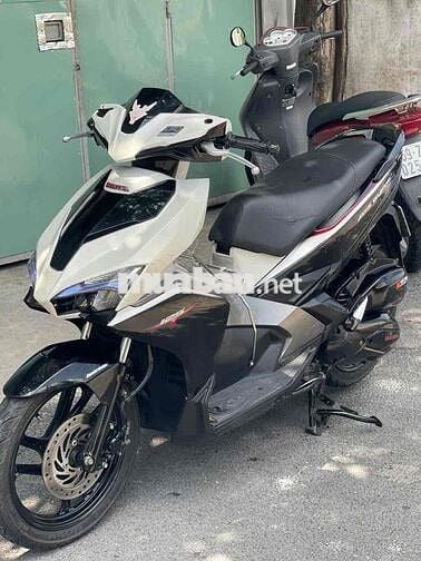 Honda Airblade Robot Trắng, biển số thành phố