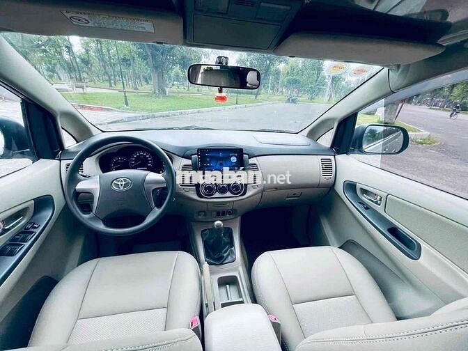 Toyota Innova 2.0E 2015 Số sàn Bạc