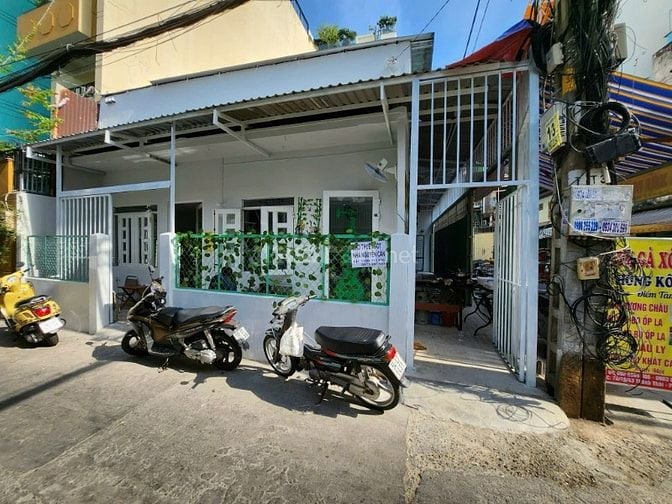 Cần bán nhà hai mặt tiền đuờng Thành Thái
