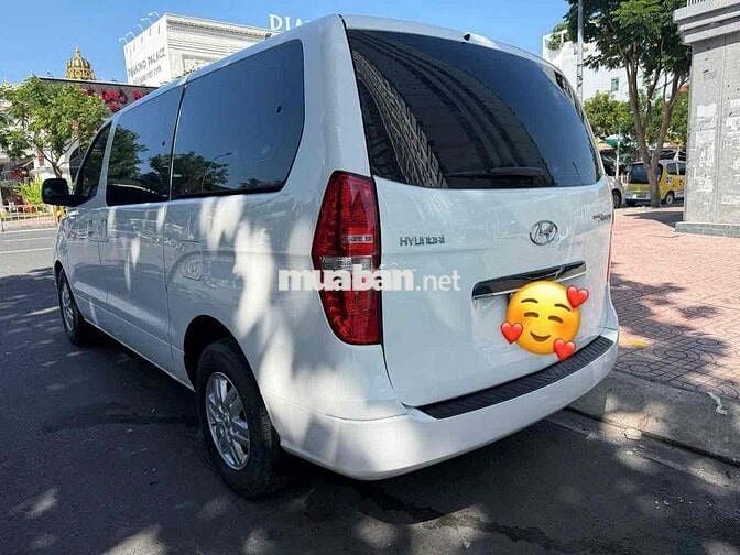 Hyundai Starex 9 chỗ Trắng