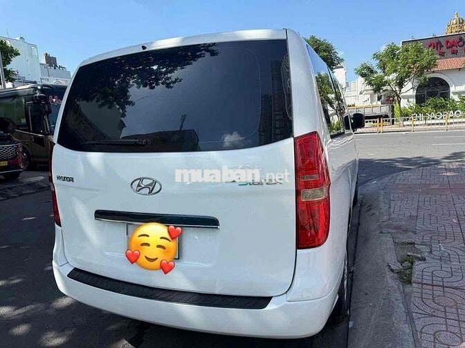 Hyundai Starex 9 chỗ Trắng