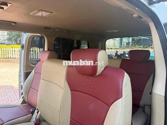 Hyundai Starex 9 chỗ Trắng