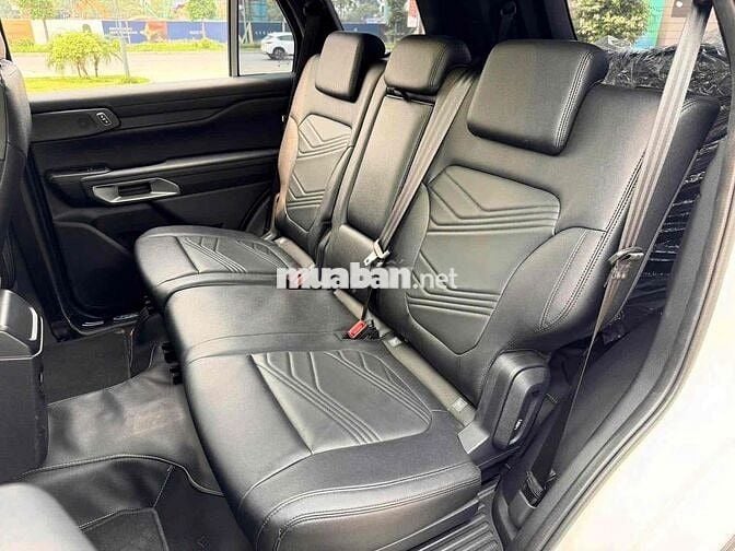 Ford Everest Titanium 4x2 2022 Trắng 34500 km