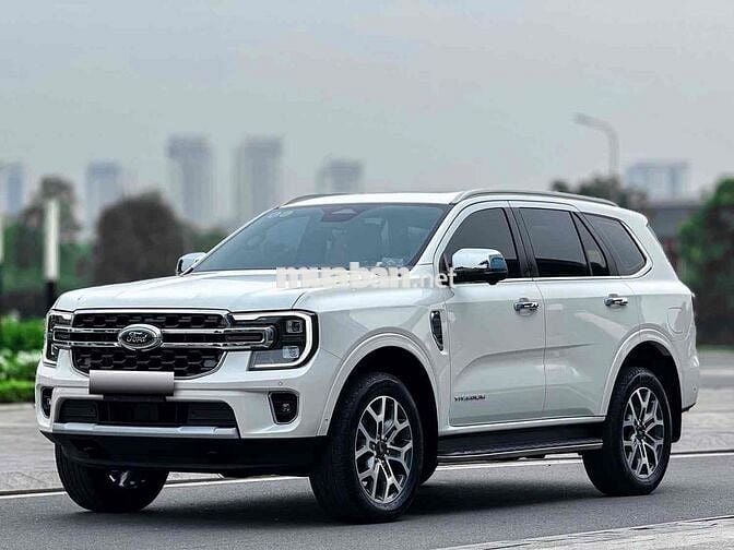 Ford Everest Titanium 4x2 2022 Trắng 34500 km