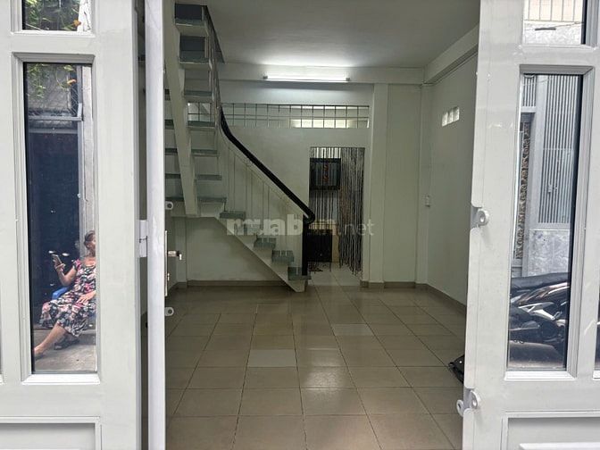 CĂN 1: CHO THUÊ NHÀ HẺM 4M(BG) NGUYỄN VĂN CỪ, P.2, Q.5, 11TR. 