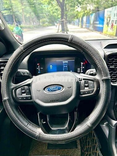 Ford Everest Titanium 4x2 2022 Trắng 34500 km