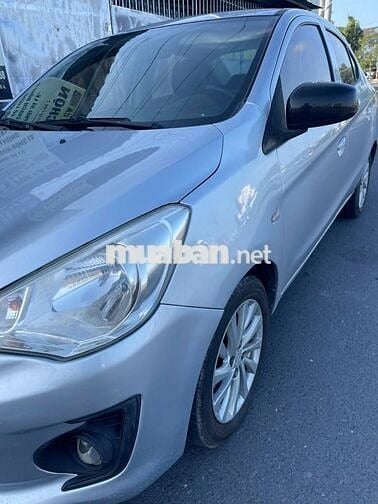 Mitsubishi Mirage màu bạc, sản xuất năm 2018