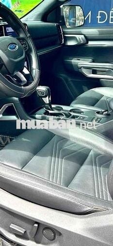 Ford Everest Titanium 4x2 2022 Trắng 34500 km