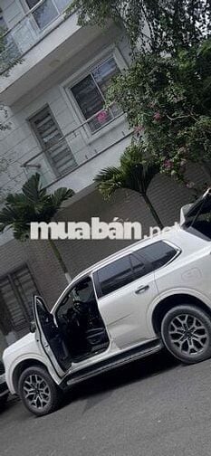 Ford Everest Titanium 4x2 2022 Trắng 34500 km