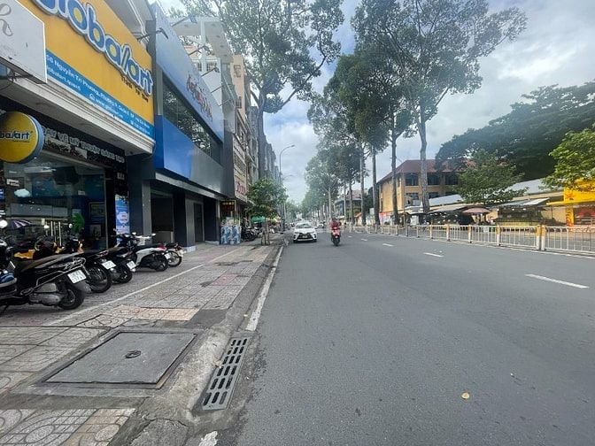 Bán gấp nhà MT Nguyễn Tri Phương Hầm 7 Tầng 4 x 23 HĐT 120 tr giá 35 T