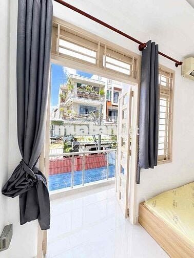 Phòng bancol full nội thất 30m2 mới xây ngay công viên Làng Hoa