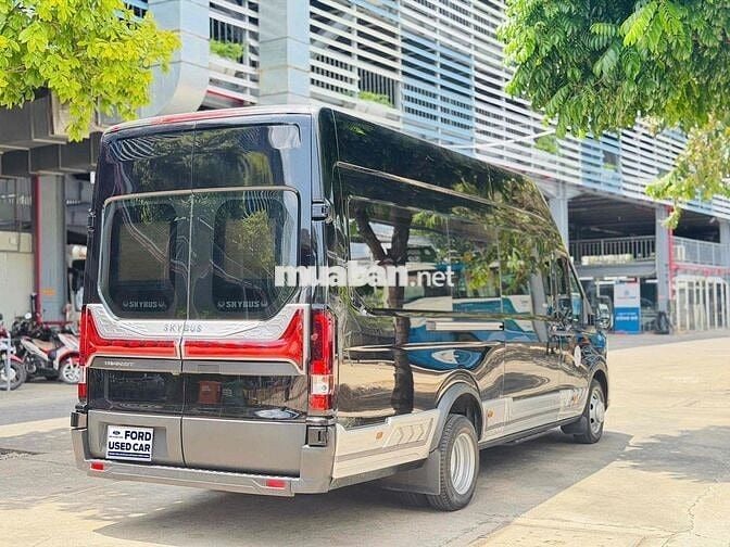 Transit Limousine Skybus 2025 12 chỗ Đen- Xe XhĐ