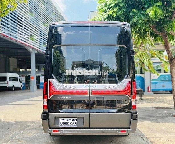 Transit Limousine Skybus 2025 12 chỗ Đen- Xe XhĐ