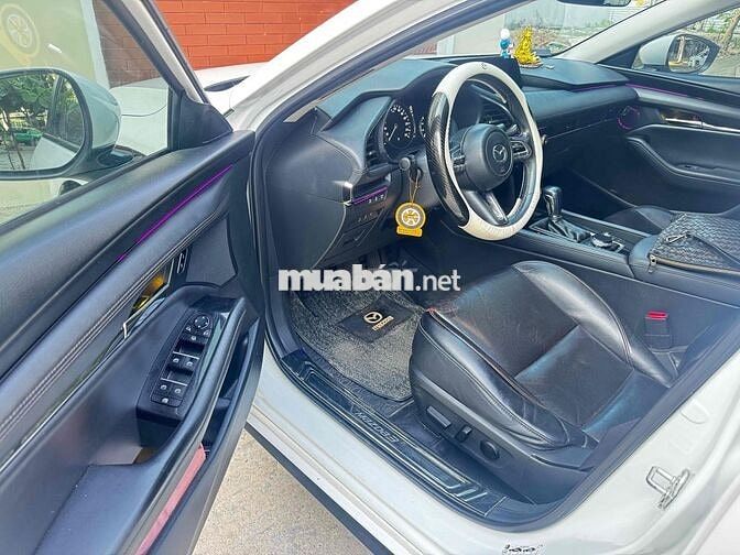 Mazda 3 2022 1.5L Luxury - 160000 km