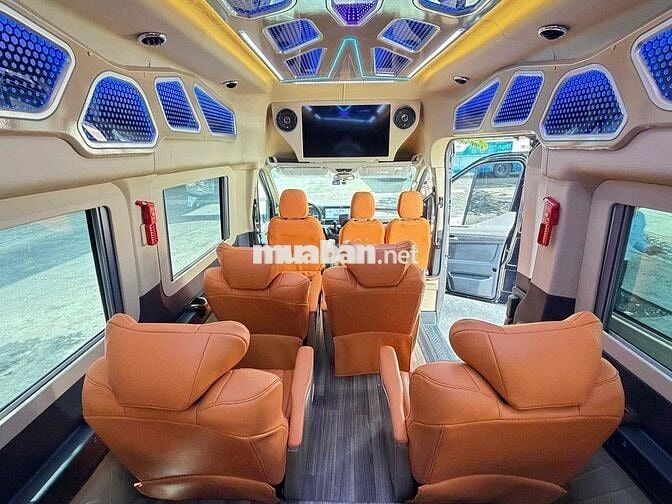 Transit Limousine Skybus 2025 12 chỗ Đen- Xe XhĐ