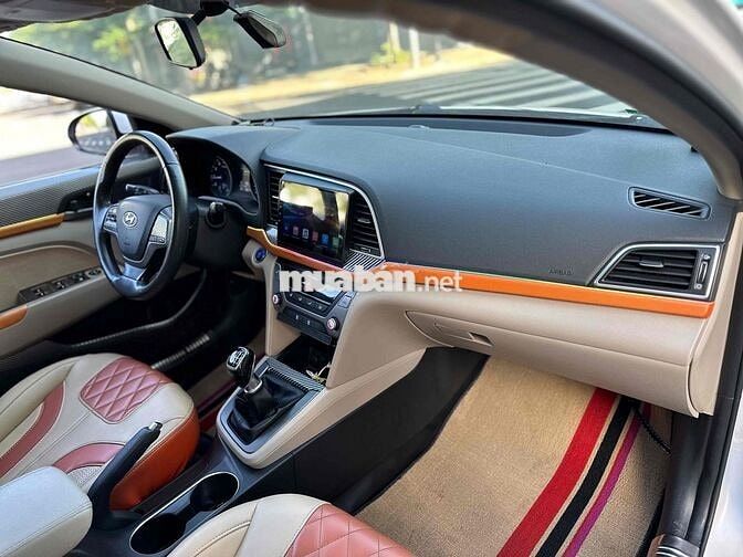 Hyundai Elantra 2018 Số sàn Trắng ngọc