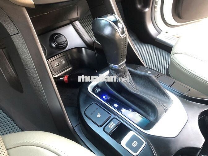Hyundai SantaFe 2.2D Full Option 4WD sản xuất 2018