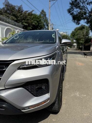 Toyota Fortuner 2021 2.4G 4x2 MT - 120000 km