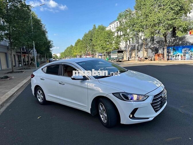 Hyundai Elantra 2018 Số sàn Trắng ngọc