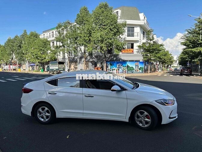 Hyundai Elantra 2018 Số sàn Trắng ngọc