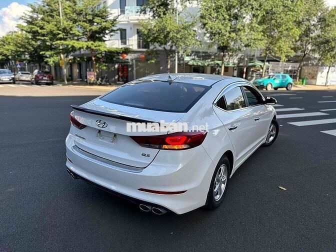 Hyundai Elantra 2018 Số sàn Trắng ngọc
