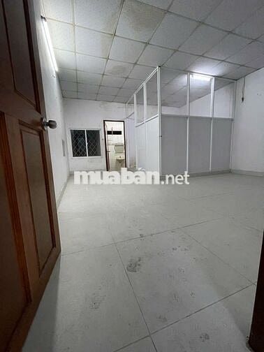 Nhà 1 lầu đúc, 5m x 20m, 2PN (có máy lạnh), 2WC, hẻm 2.5m Hậu Giang