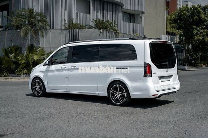 Mercedes-Benz V300 AMG 2026 Trắng 800 km