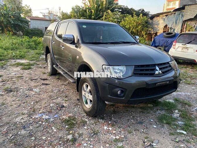 Mitsubishi Triton 2014 2 cầu Sàn may xăng 2.4