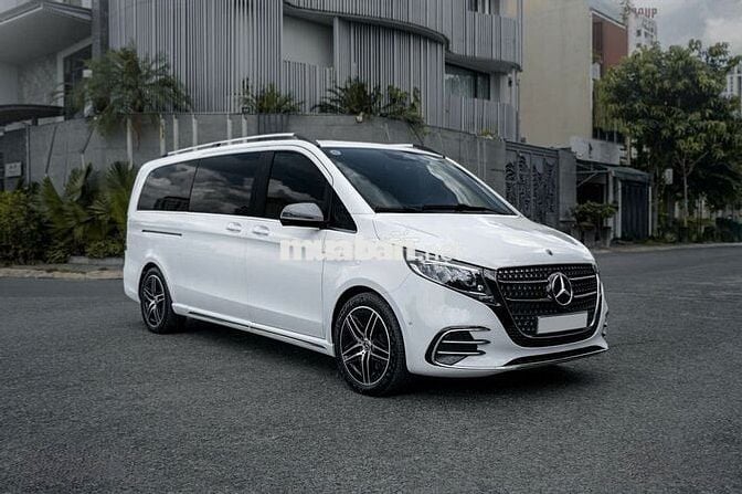 Mercedes-Benz V300 AMG 2026 Trắng 800 km