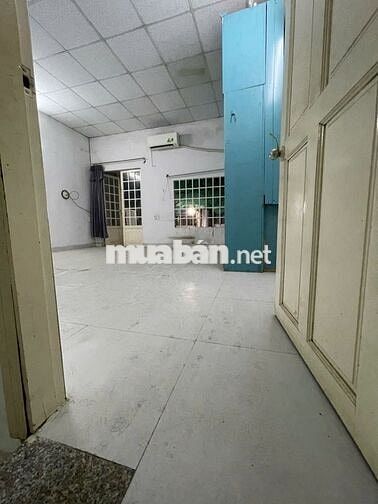 Nhà 1 lầu đúc, 5m x 20m, 2PN (có máy lạnh), 2WC, hẻm 2.5m Hậu Giang