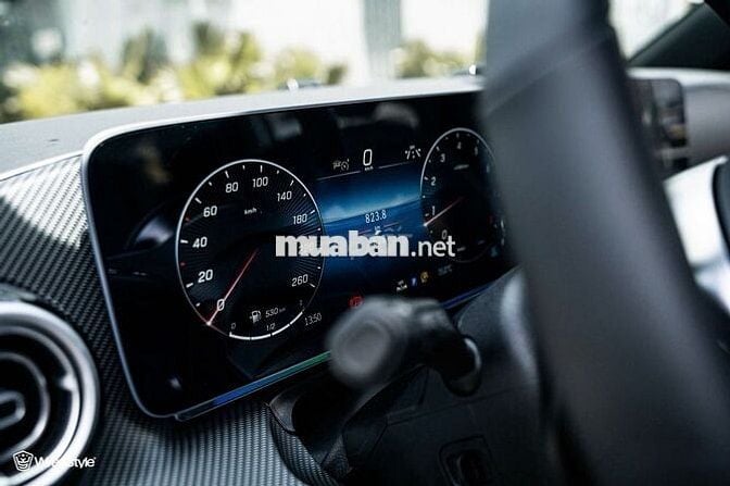 Mercedes-Benz V300 AMG 2026 Trắng 800 km