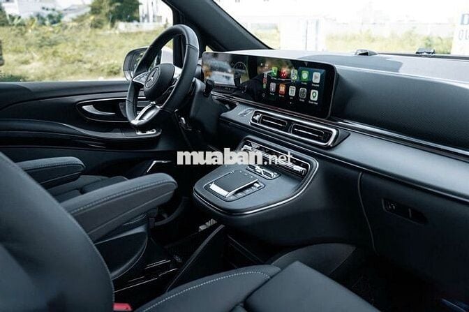 Mercedes-Benz V300 AMG 2026 Trắng 800 km