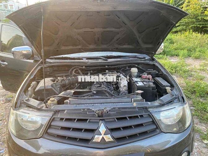 Mitsubishi Triton 2014 2 cầu Sàn may xăng 2.4