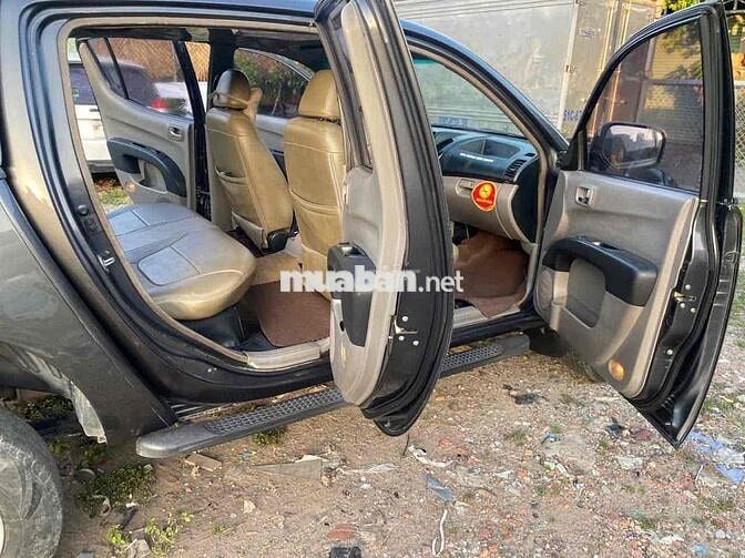 Mitsubishi Triton 2014 2 cầu Sàn may xăng 2.4