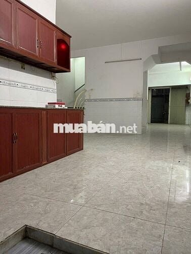 Nhà 1 lầu đúc, 5m x 20m, 2PN (có máy lạnh), 2WC, hẻm 2.5m Hậu Giang