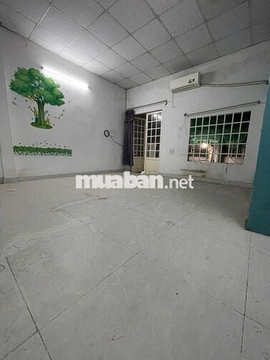 Nhà 1 lầu đúc, 5m x 20m, 2PN (có máy lạnh), 2WC, hẻm 2.5m Hậu Giang