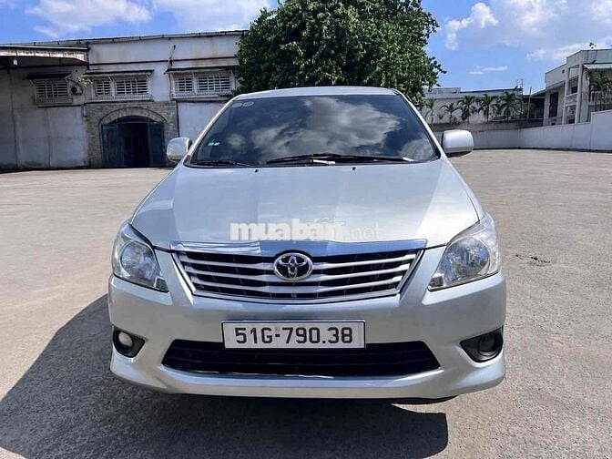 Toyota Innova E 2013 Số sàn Bạc