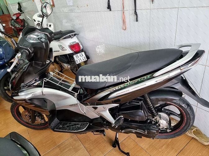 Honda Air Blade Đen bạc Xăng
