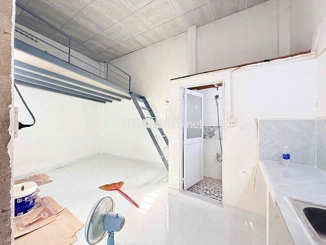 Phòng có gác 16m2 cửa sổ thoáng Tô Ký