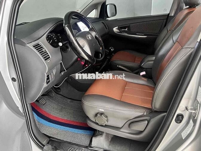 Toyota Innova E 2013 Số sàn Bạc